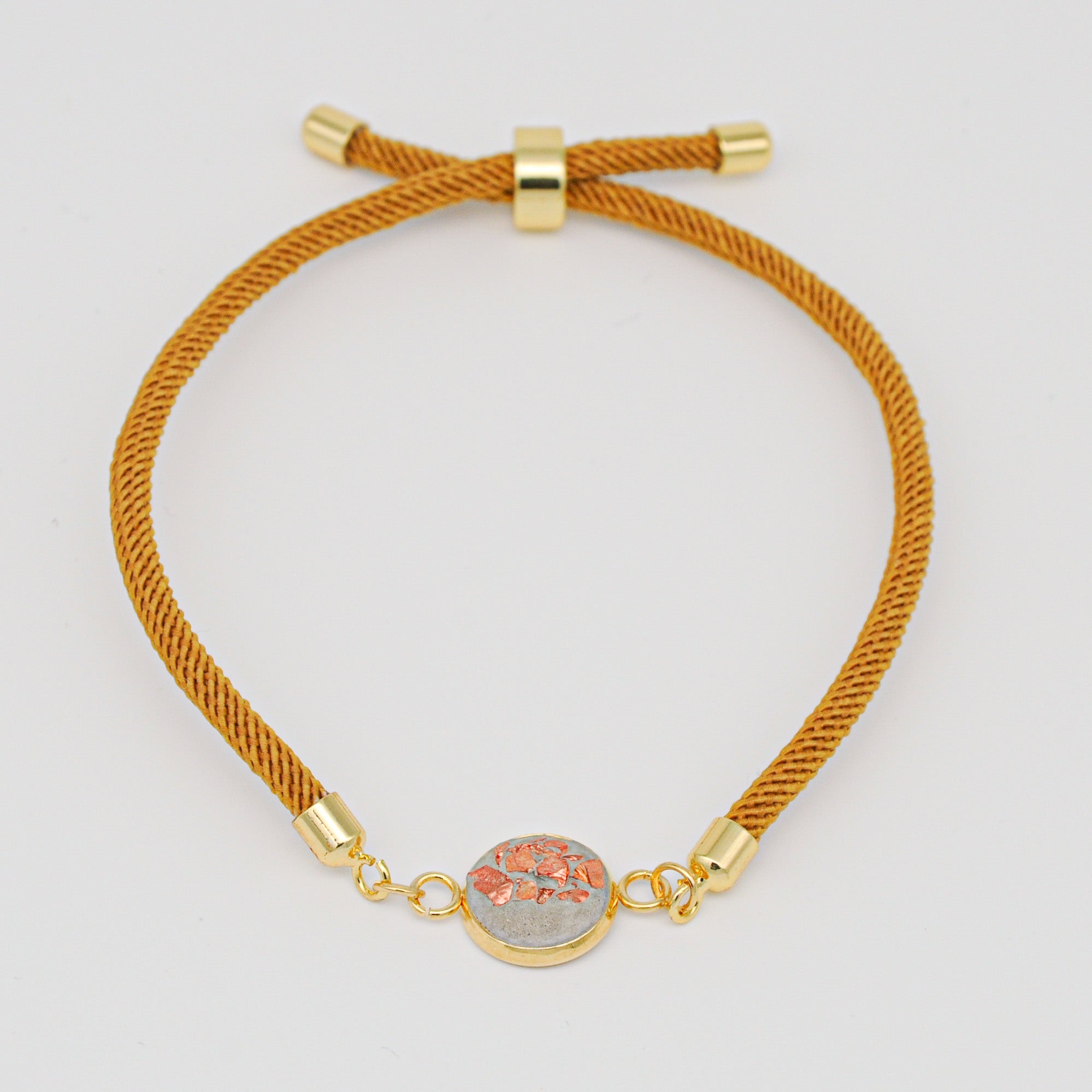 Beton Armband Kordel Cognac Small – Handmade in Austria